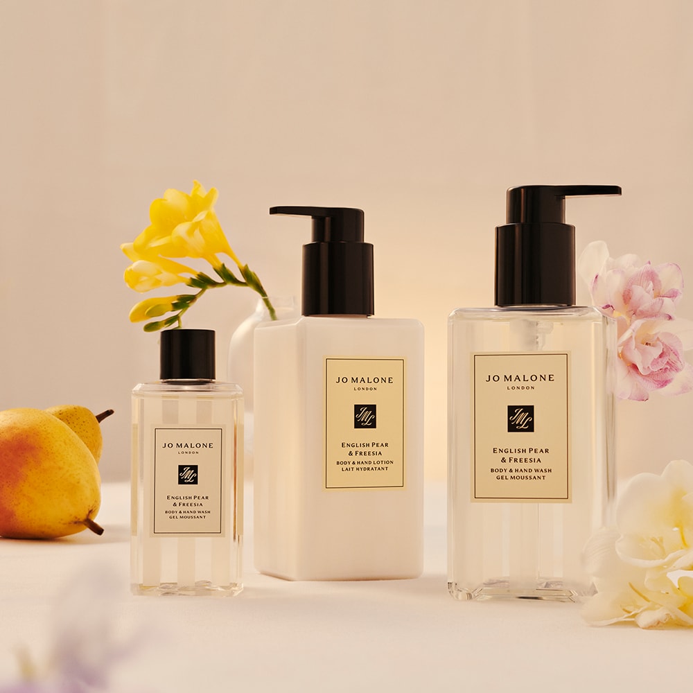 Jo malone pear and freesia. Малон груша и фрезия этикетка. Малон груша и фрезия лого. Малон груша и фрезия этикетка крупным планом.